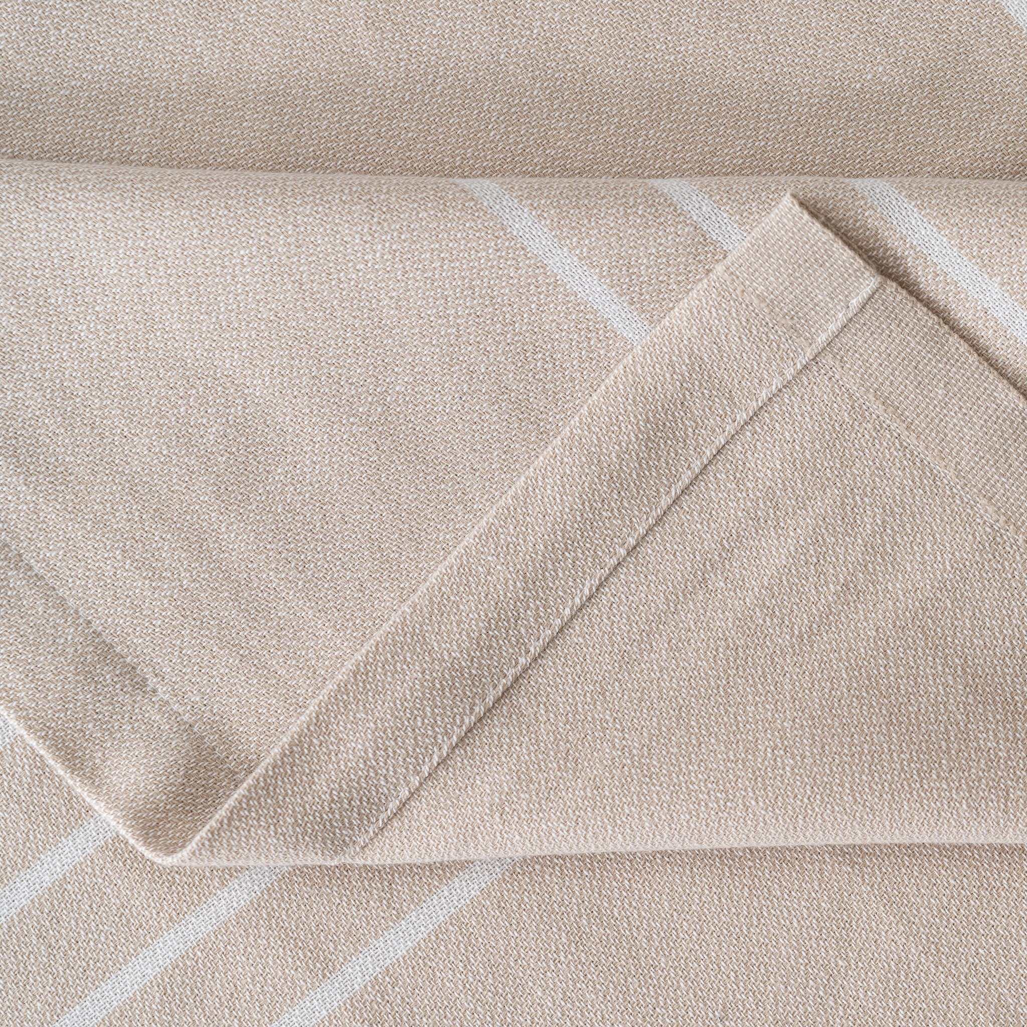 #color_beige - lucy