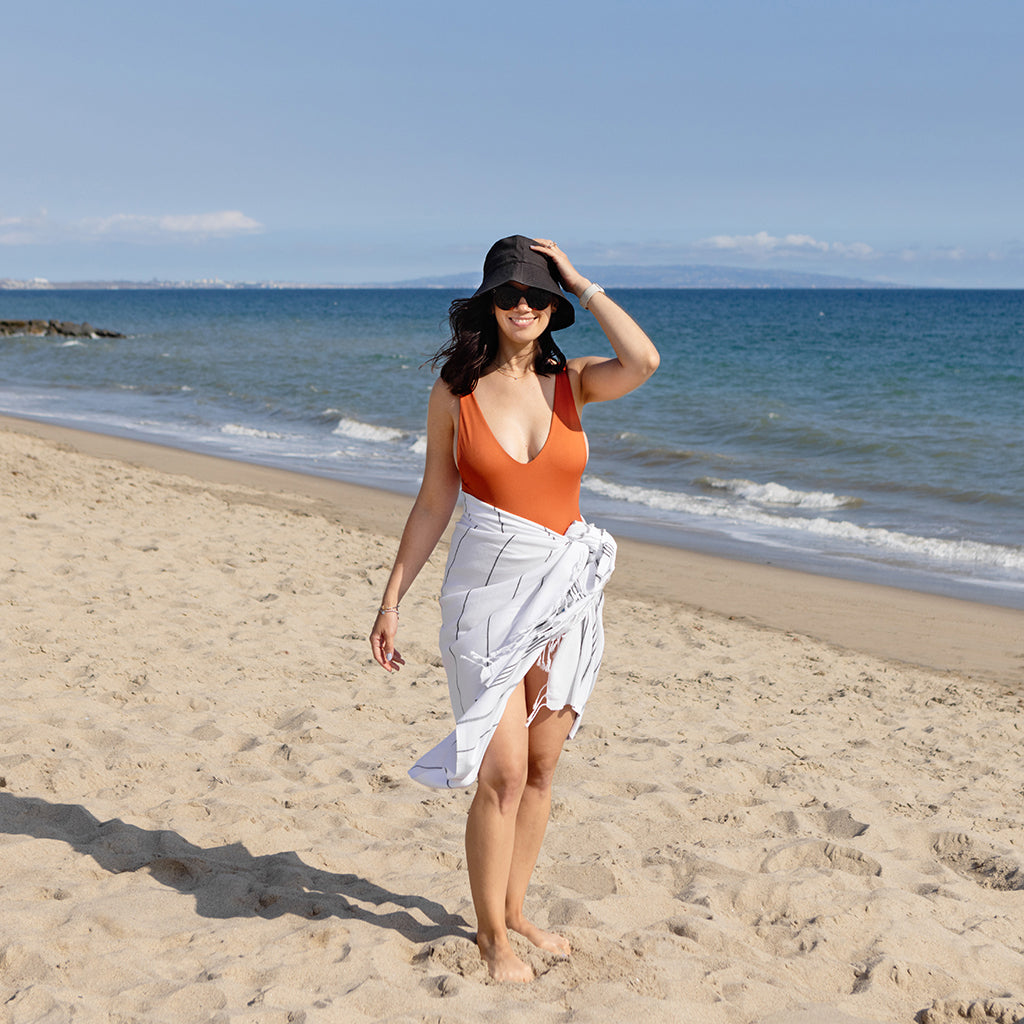 #color_black & white